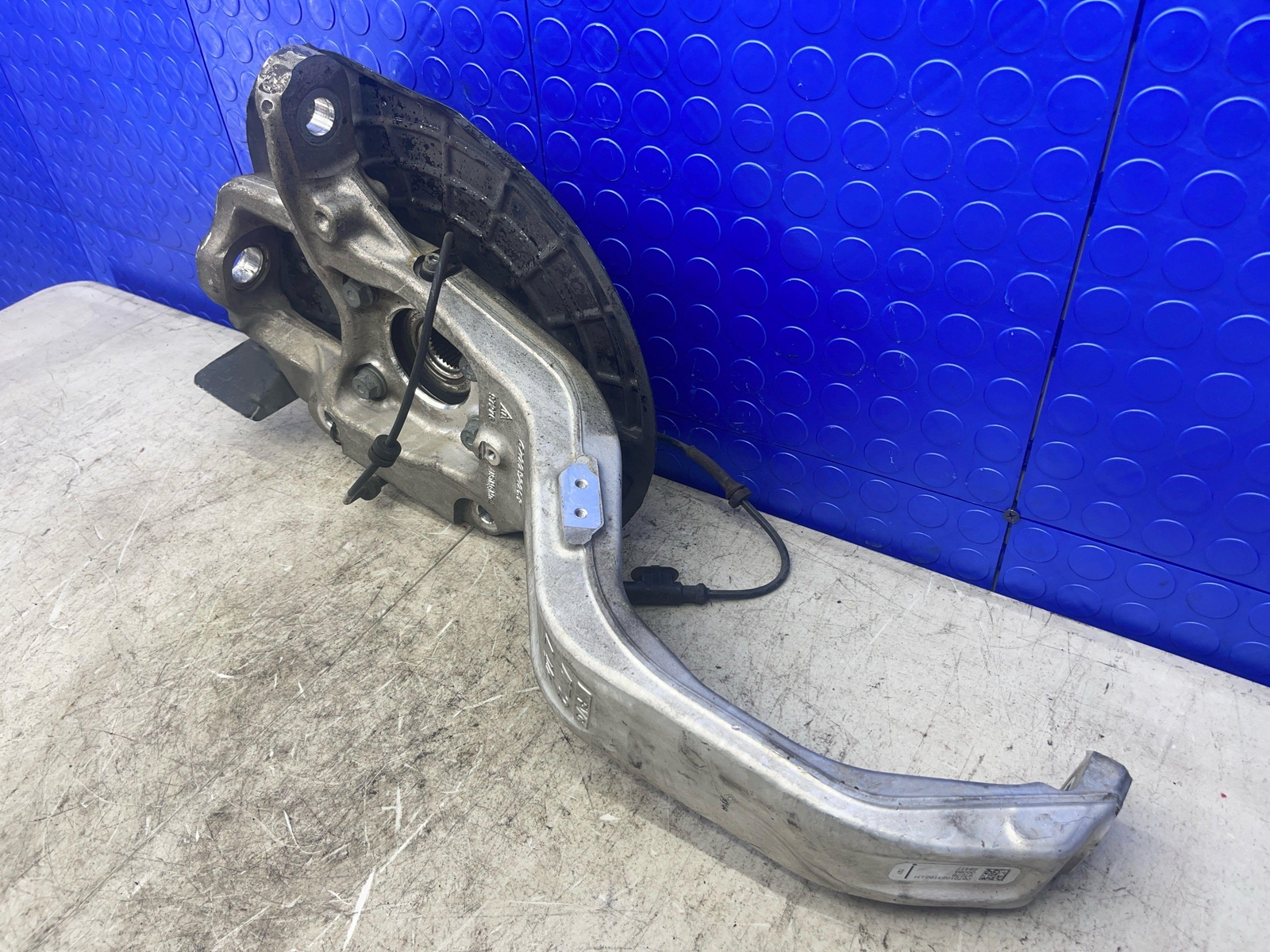 2017 2018 2019 2020 2021 MASERATI LEVANTE FRONT LEFT SPINDLE KNUCKLE WHEEL HUB
