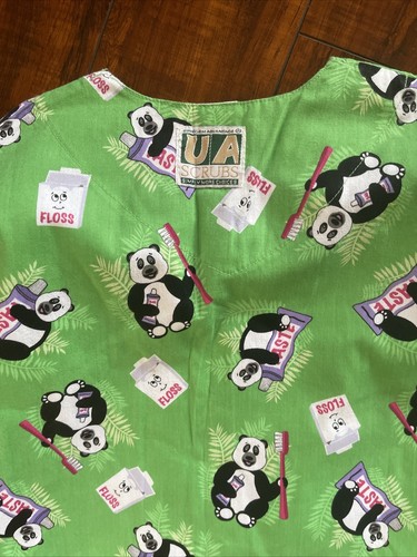 UA Scrubs Top size L~Toothbrush/Toothpaste/Floss/Panda Dental Lab Coat Snaps - Picture 6 of 6