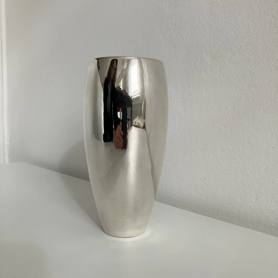 Klassische Vase von H. R. W. Fink Metall versilbert 1980er Jahre - Bild 4 von 4