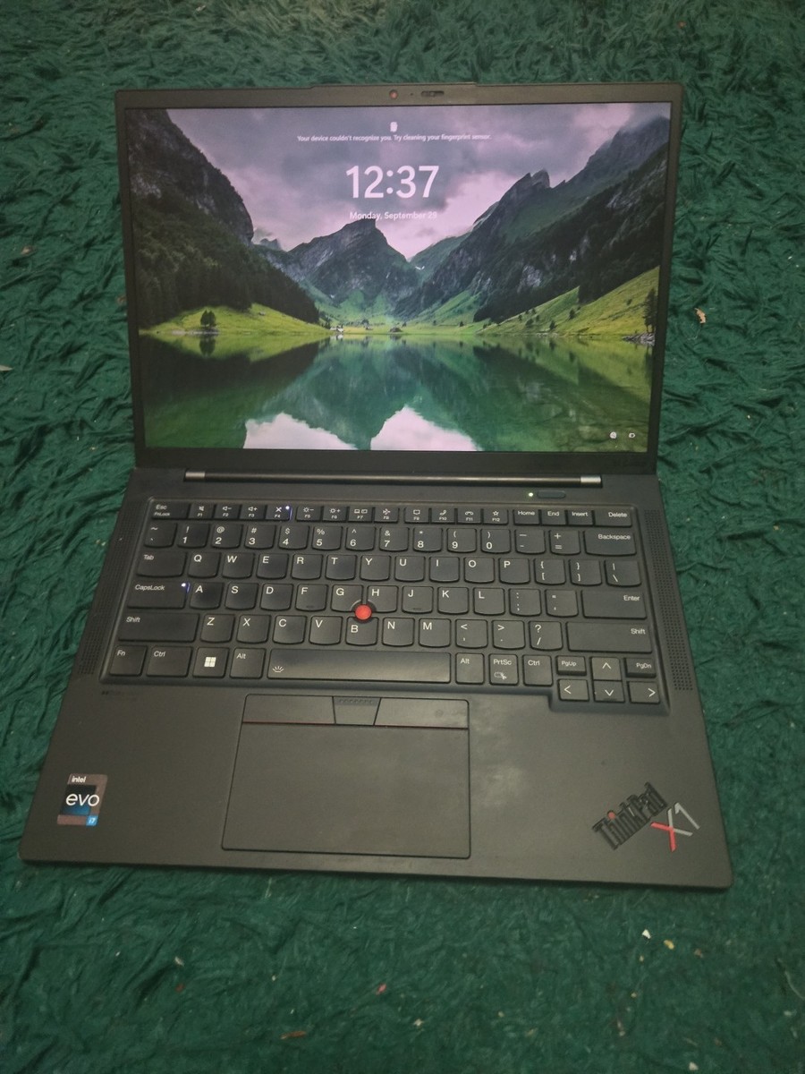 Lenovo Thinkpad x1 carbon gen 10 i7, 16GB of RAM , 500GB hard