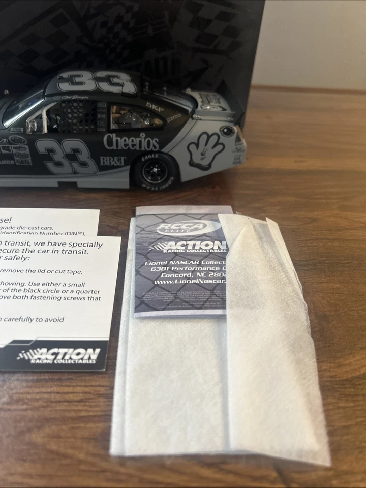 Clint Bowyer #33 STEALTH FINISH CHEERIOS CHEVY 19 de 276 2011 Acción Raro Nascar Foto 3 de 4