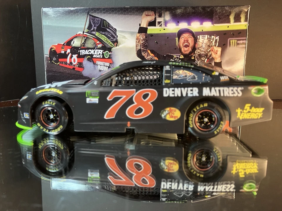 Martin Truex No78 Furniture Row Denver матрас Champion 2017 Toyota Camry 1:24 - Изображение 2 из 4