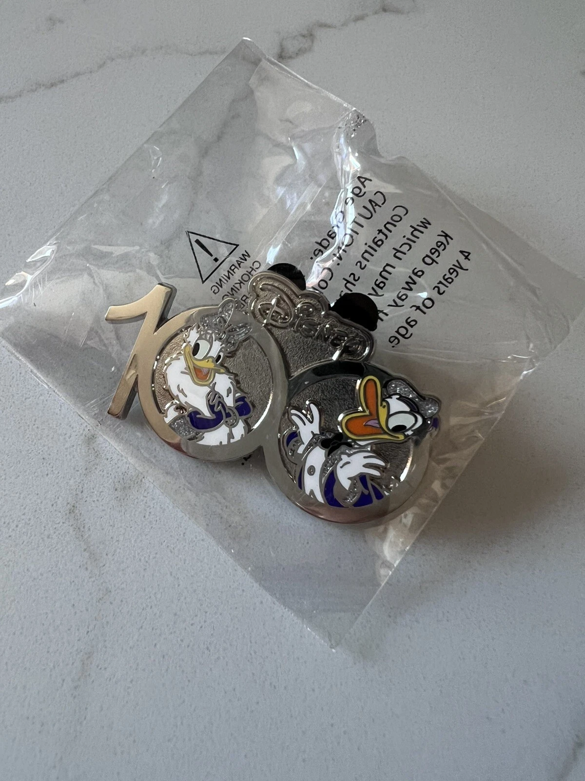 Disney Pin Donald And Daisy 100 Years Of Wonder Travel Club Costco Exclusive