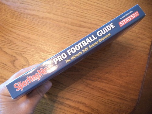 2002 SPORTING NEWS PRO FOOTBALL GUIDE TY LAW TOM BRADY NEW ENGLAND PATRIOTS - Picture 9 of 12