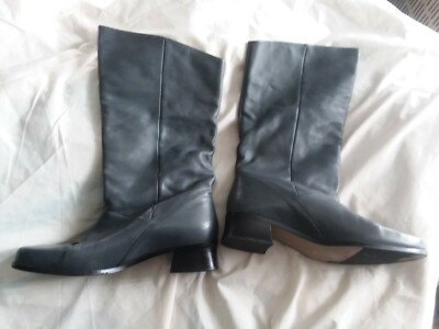 MARKON SHELLEY WOMEN BOOTS SIZE 9.5 1 1/2 HEELS Mid Calf color Grey Leather. 