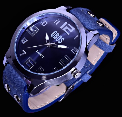 QBos Damen Armband Uhr Blau Silber Farben Nieten L54 - Bild 2 von 4
