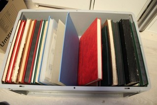 Circa Estate Overseas/World in Heavy Moving Box Classic Michel XXL (120 Photos
