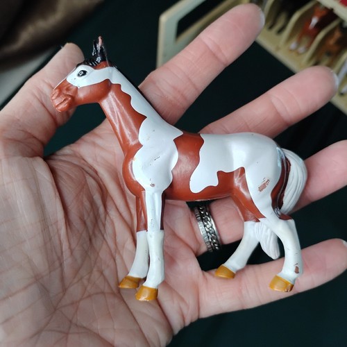 Melissa and Doug Take Along Show Horse Stable Includes 8 Horses and Stable -P - Bild 15 von 24