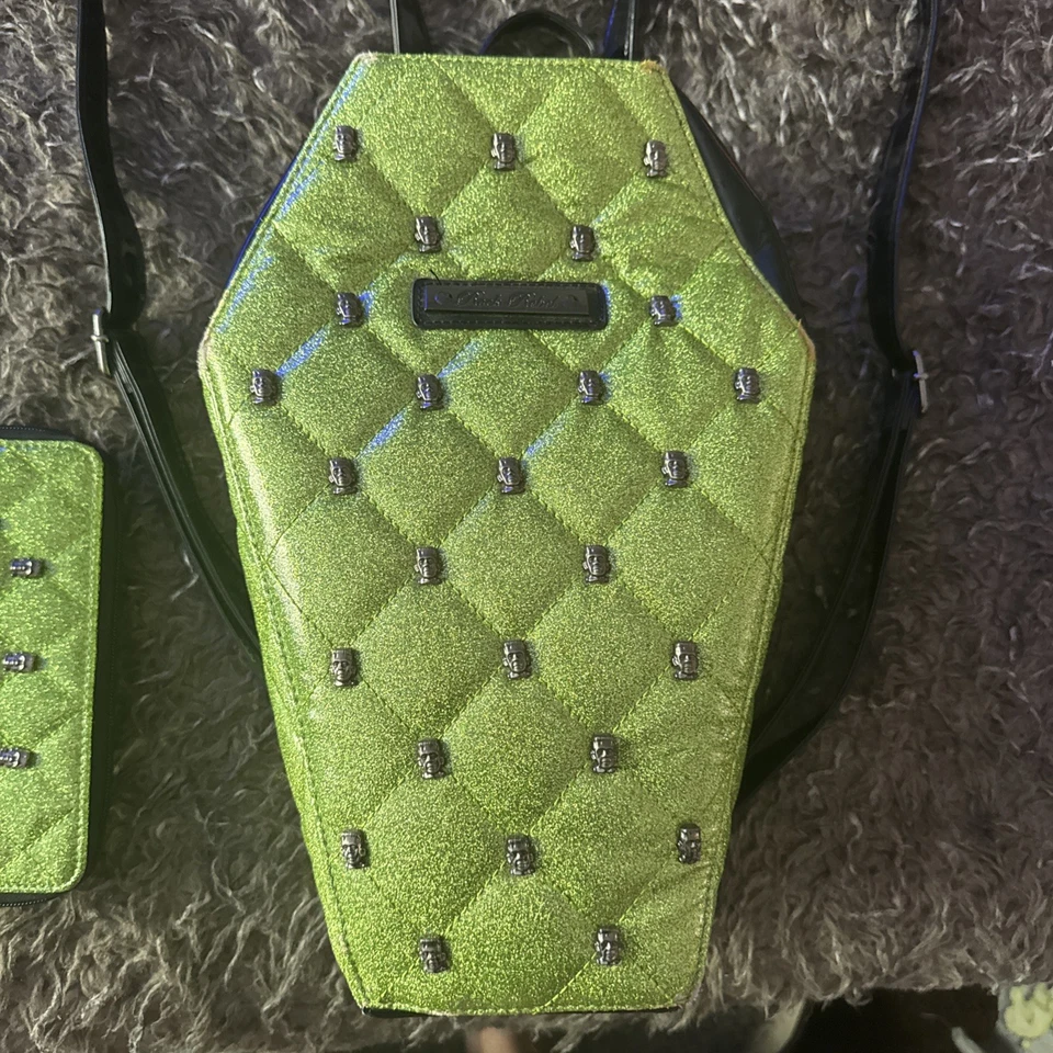 Mochila y billetera verde ataúd acolchado Frankenstein tachonado rebelde para muñecas Kill Rock Foto 2 de 4