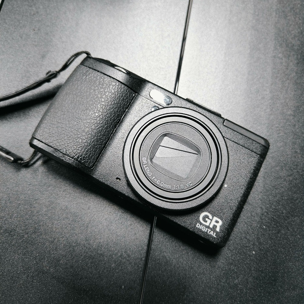 RICOH GR DIGITAL IV Camera 10.4 MP Histogram Display Dioptric
