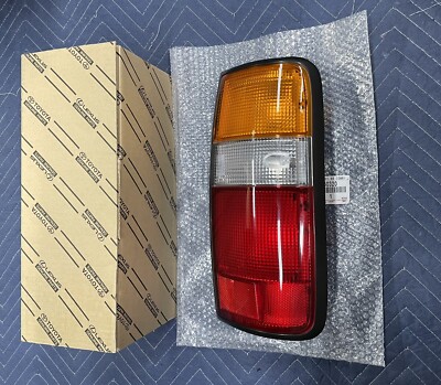 91 - 97 TOYOTA LAND CRUISER FJ80 FZJ80 REAR PASSENGER RIGHT TAIL