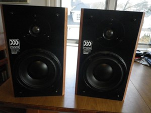 morel bookshelf speakers