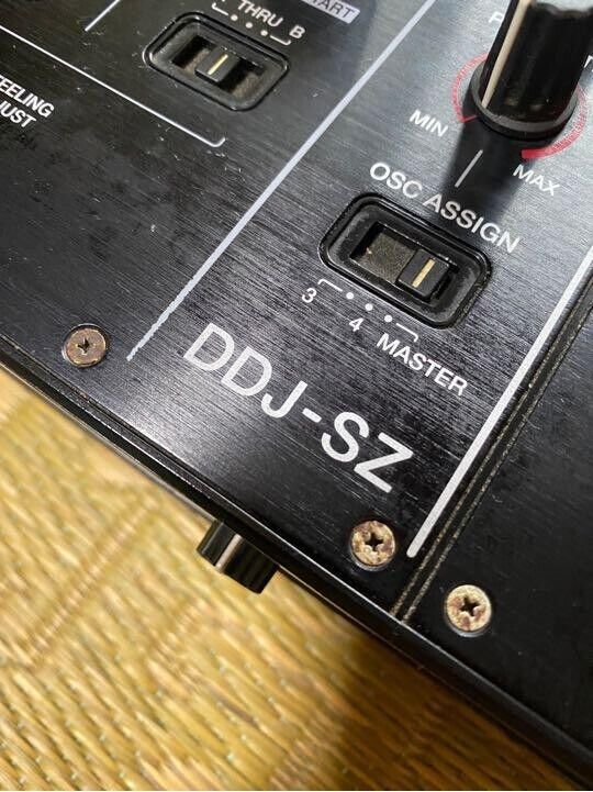 PIONEER DDJ-SZ DJコントローラー　ハードケース付き PIONEER DDJ-SZ PROFESSIONAL DJ CONTROLLER WITH HARD CASE