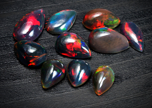 Opale Noire Et Multicolore D'Éthiopie – 1,70 Carat – Gemme Naturelle – 15,8x6,2 Mm