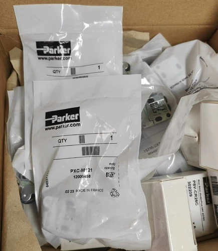 1Pcs brand new Parker PXC-M121 pneumatic switch PXCM121 Free Shipping