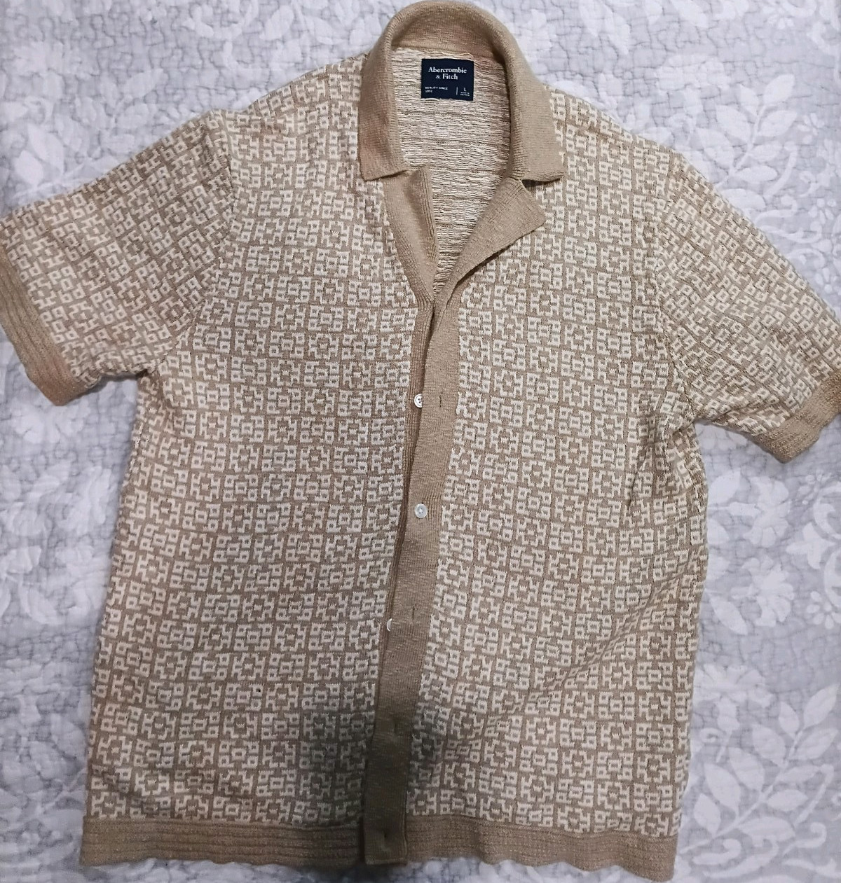 Abercrombie & Fitch Men's Beige Knit Geometric Short Sleeve Button-Up Shirt L