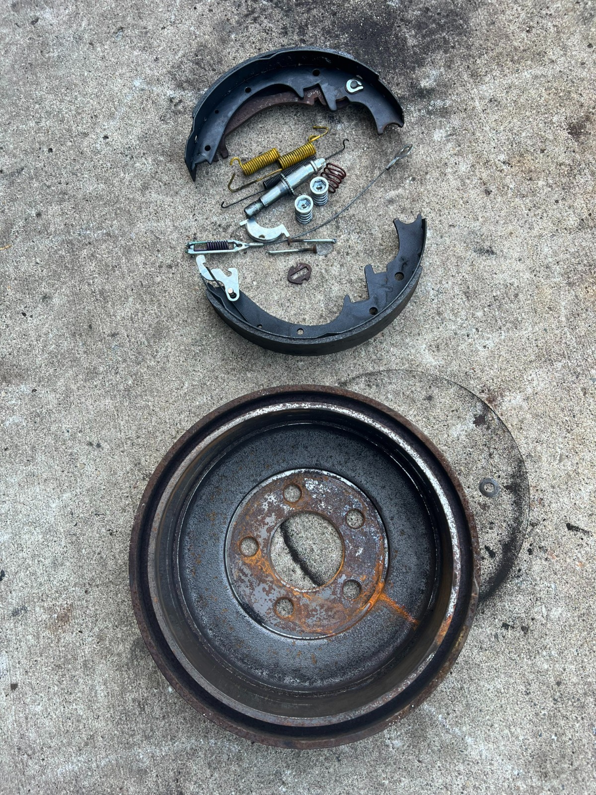 2002 Jeep Liberty Drum Brake Rotor with New Brake Shoes and Hardware