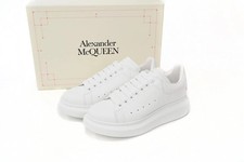 New Alexander McQueen cowhide white shoeslow-top trendy fashionable classic dura
