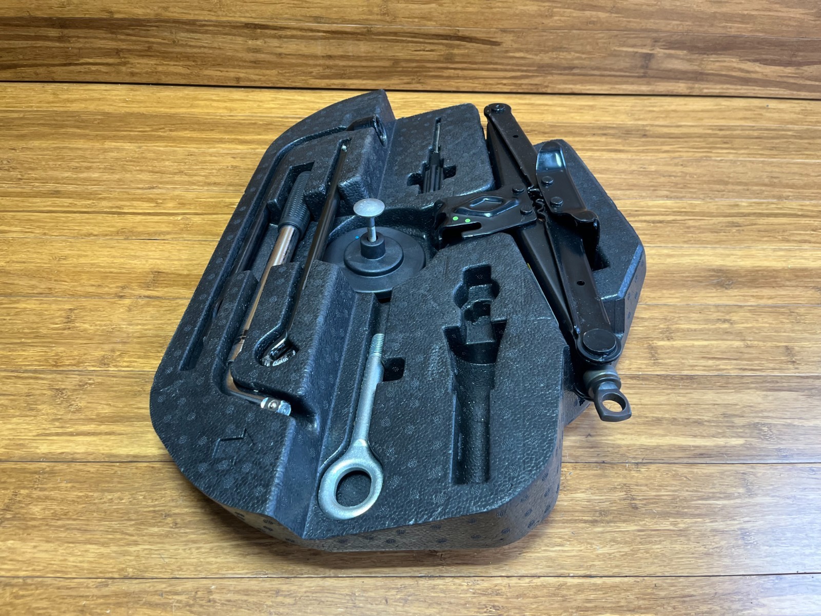 2017-2020 Maserati Levante M161 Spare Tire Lift Jack Tool Kit W/ Foam OEM
