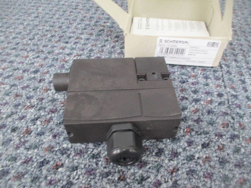Schmersal AZM 170SK-11/02ZRK-2197 101183249 24VAC/DC Magnetverriegelung - Bild 8 von 10