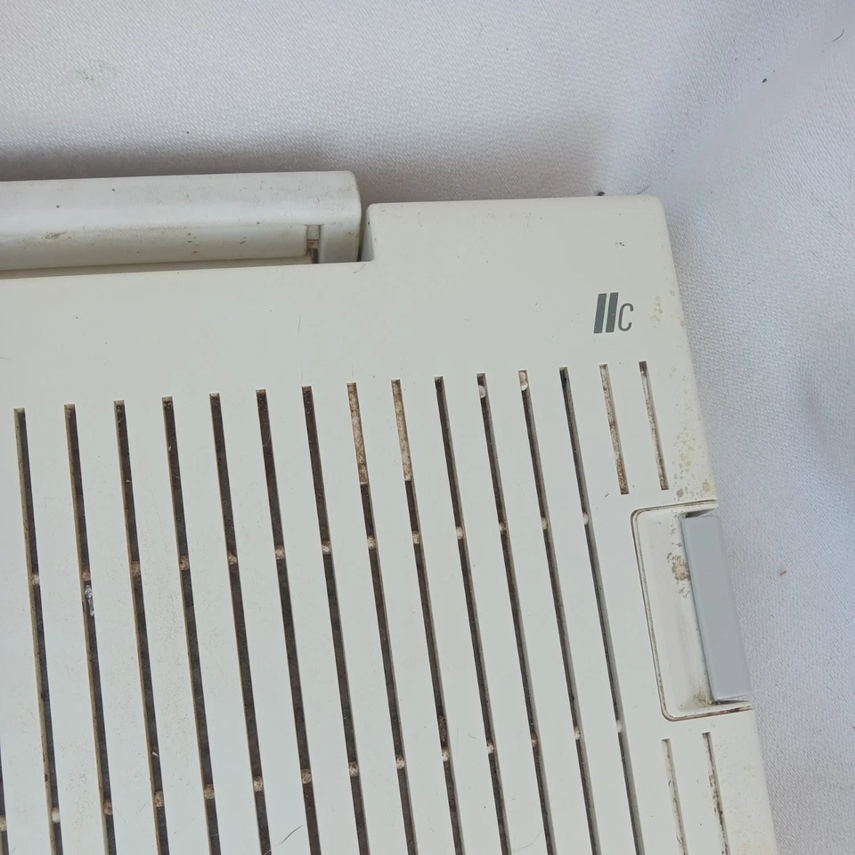 Computadora Apple IIC A2S4000 SIN PROBAR SIN CABLES/ACCESORIOS Foto 3 de 4