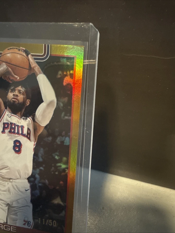 2025-26 Topps Gold #23 Paul George/50 Philadelphia 76ers Foto 4 de 4