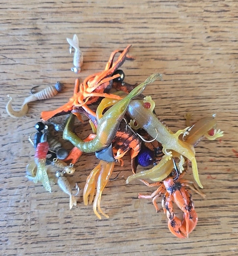 Lot 100's Panfish  Fishing Lures Jigs Doll Flies Twist Tails Beetle Spins Grubs - Image 14