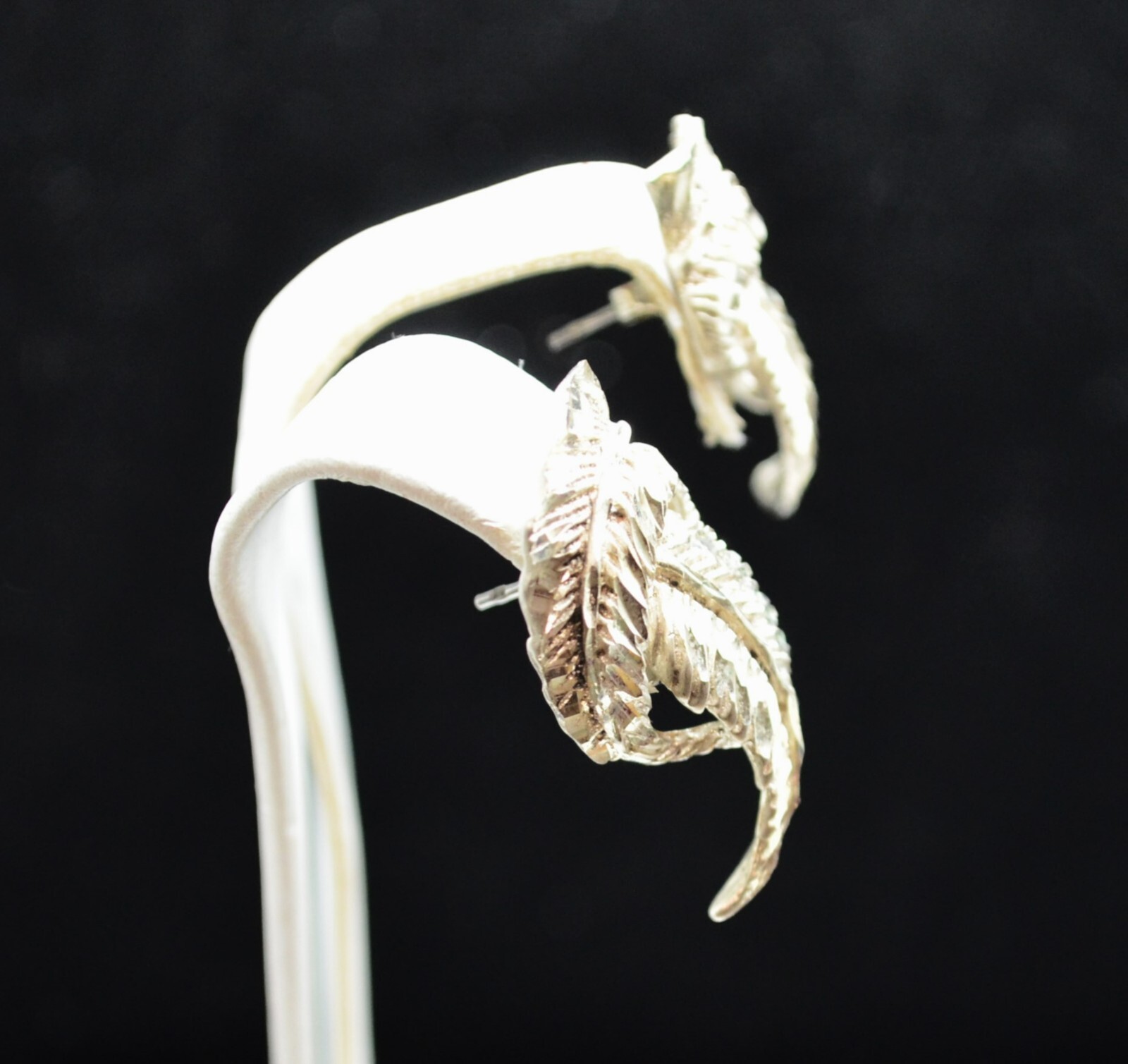 Sterling Silver Beautiful Leaf/Feather Design Ear… - image 2