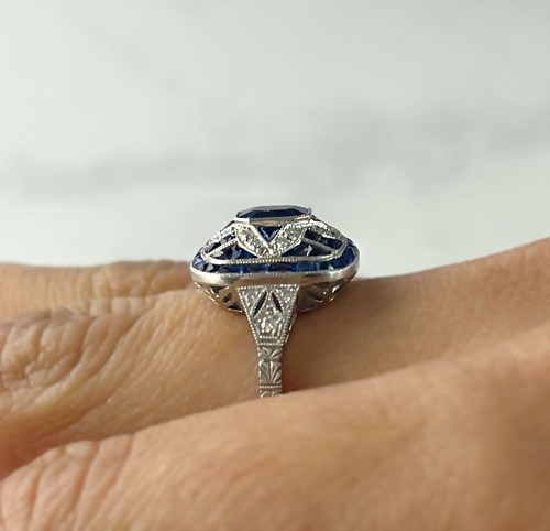 Anillo De Platino Con Zafiro Azul Y Diamante Art Deco Acabado Natural 2.72 CTW - Imagen 10 de 10