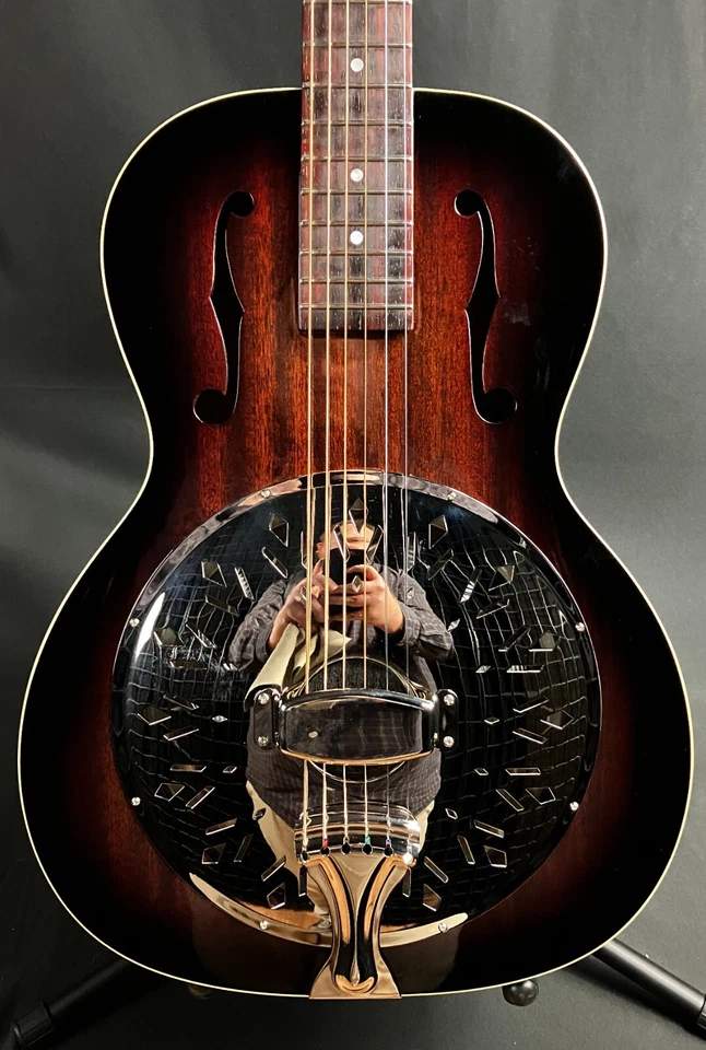 Guitarra Resonadora de Cuerpo Pequeño Recording King RR-41-VS Rattlesnake De Colección Sunburst Foto 2 de 4