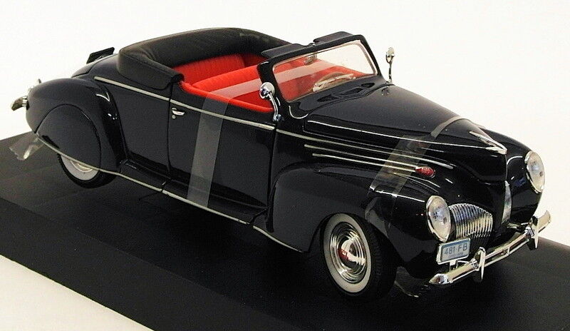 1/32 Scale 1939 Lincoln Zephyr Convertible Diecast Car - Signature 
