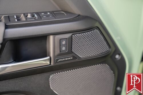 2023 Land Rover Defender 75th Edition - Picture 14 of 40