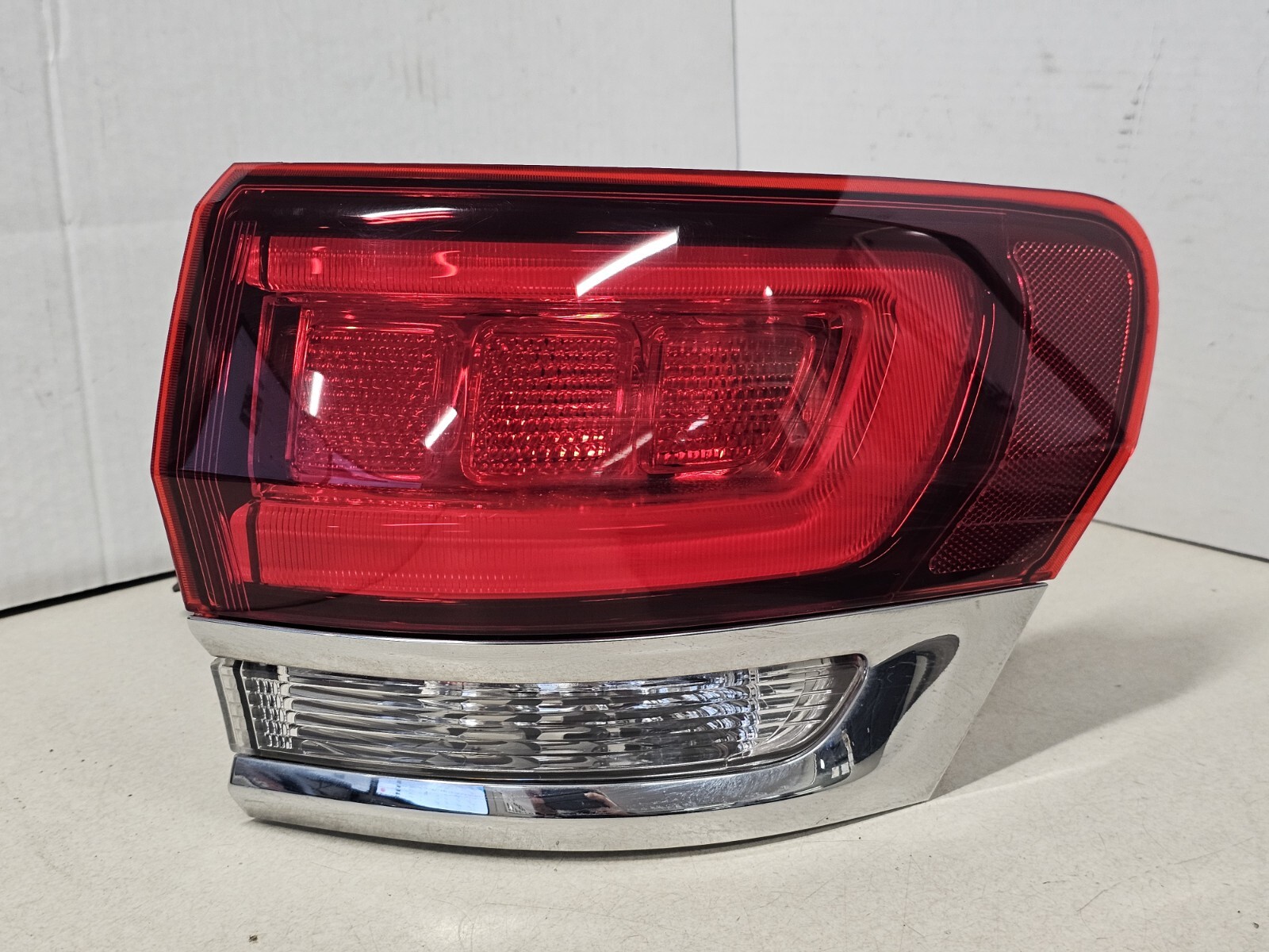 2020-2022 Jeep Grand Cherokee Quarter Mounted RH LED Tail light 68471328AA