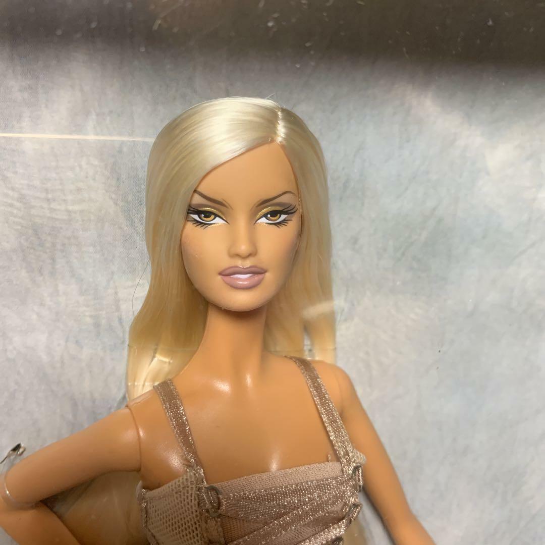 Mattel Barbie Collector Gold Label Versace Barbie 2004 Beige Mattel Barbie Collector Gold Label Versace Barbie 2004 Beige