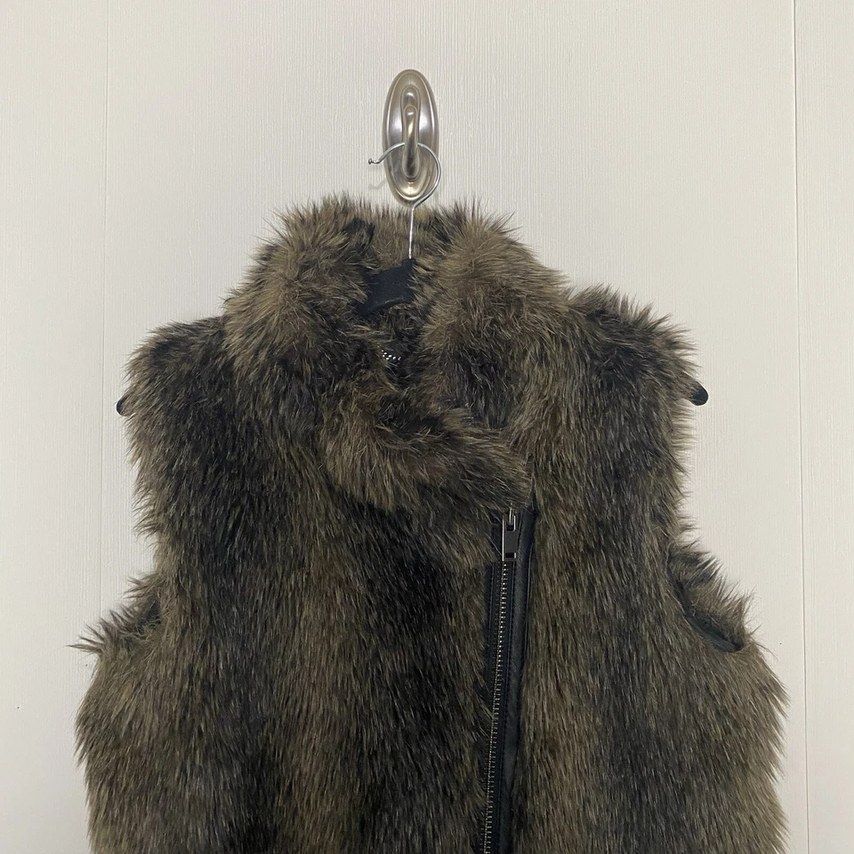 Chaleco de felpa Banana Republic para mujer de piel sintética con cremallera frontal marrón talla XS. Foto 2 de 4