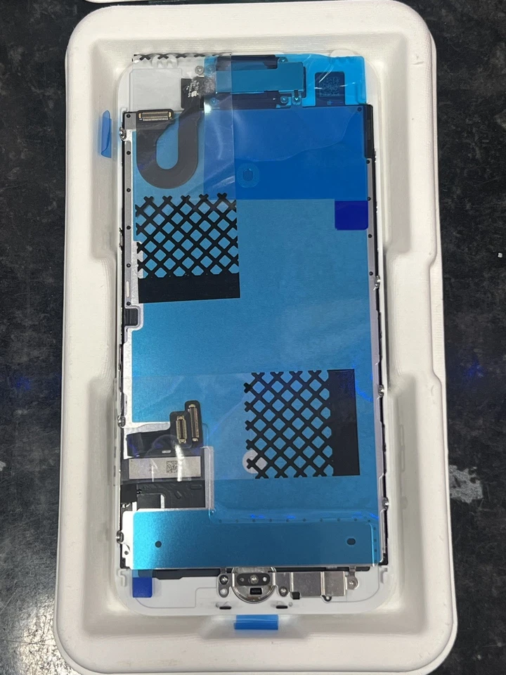 Original iPhone 7 Genuine LCD Apple Replacement Screen Display White - Image 3 of 4