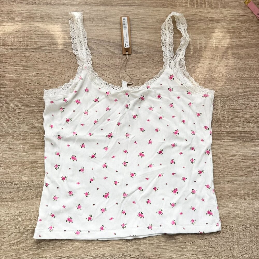 NWT SKIMS Soft Lounge Lace Cami Top Orchid Rose Print White Pink