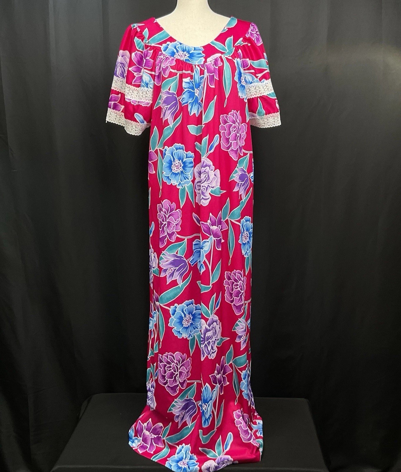 Fabulous Vintage Hawaiian Muumuu Floral Tropical Maxi Dress Mrs Roper Large Lace