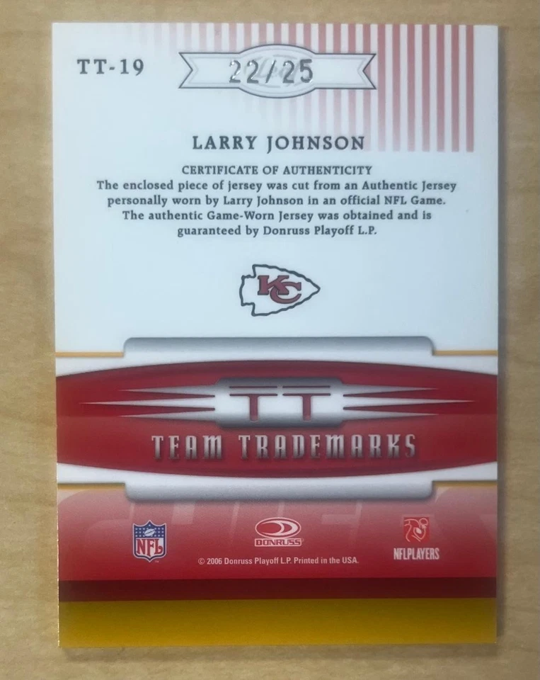 Leaf Limited Team Trademarks TT-19 2006 Larry Johnson parche automático Prime/25 Foto 2 de 2