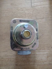 Harper Wyman Gas Pressure Regulator  For Grills, Stoves. 4670G0039B Used ½ Inch