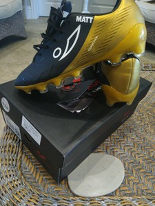 black and gold football boots junior