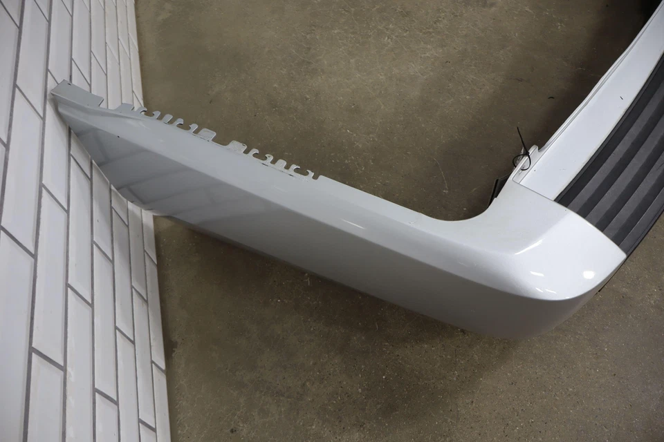 09-14 Chevy Suburban LTZ Package Rear Bumper & Rebar *No Hitch Cover* Foto 3 de 4