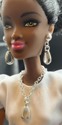 Barbie/Sindy. 12 Zoll Puppen Handarbeit Schmuck Ohrringe Halskette Zubehör Brandneu