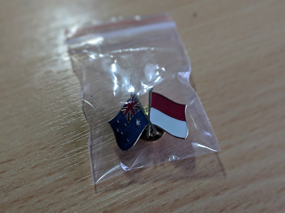 AUSTRALIA &amp; INDONESIA FRIENDSHIP Metal Lapel Pin Badge *NEW* MIX