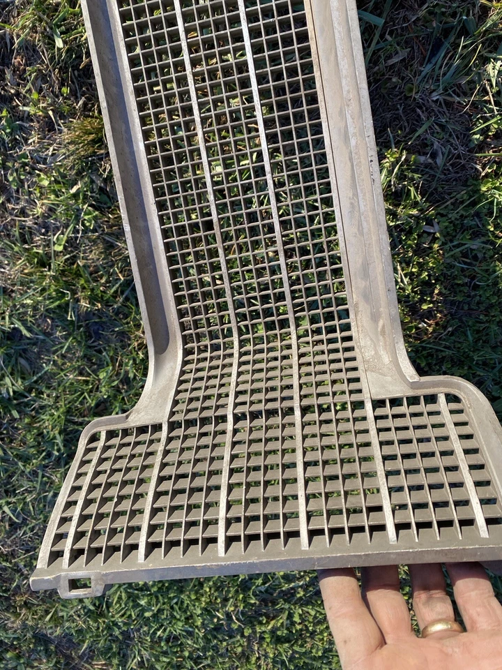 69 PONTIAC CATALINA VENTURA EXECUTIVE LH PARRILLA PARRILLA MOLDURA 9795116 OEM Foto 2 de 4