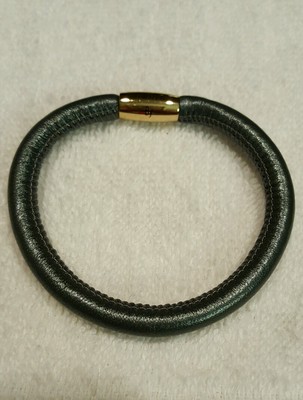 Endless bracelet by J LO 8.0' metallic 1 strand leather charm. Retail 50$ 