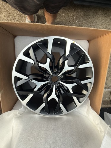 Aston Martin DBX Wheel Photo - $2,000