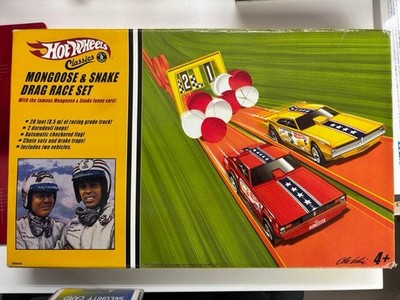 Hot Wheels Mongoose & Snake Drag Race Set mit 28ft Rennbahn & 2 Autos