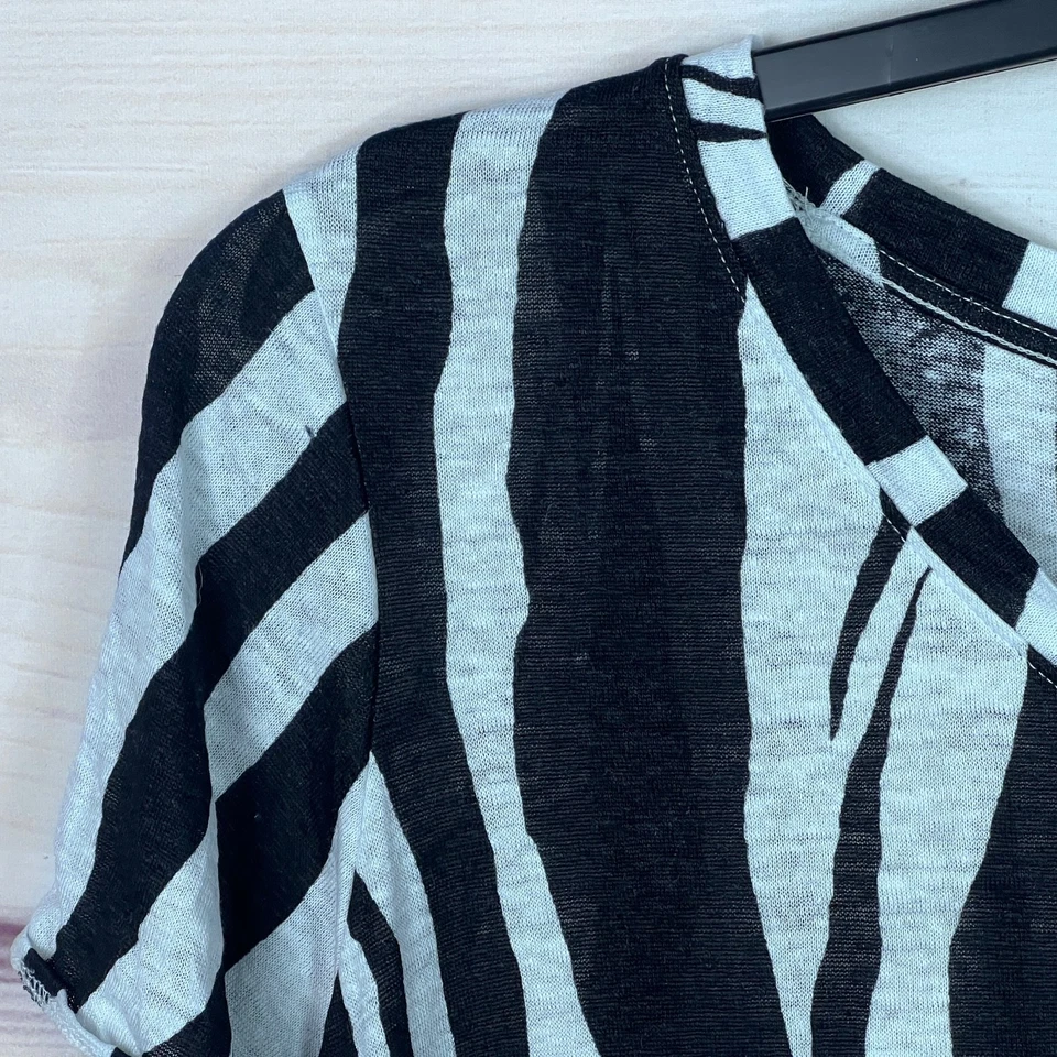 Camiseta Rachel Zoe Top Mujer 1X Negra Blanca Estampado Cebra Lino Tejido Manga Corta Foto 3 de 4