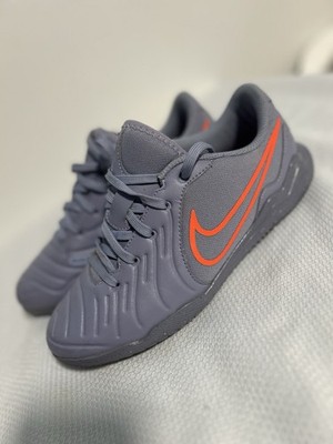 Nike Tiempo Legend 10 indoor/outdoor court low top shoes YouthUS Size 4.5